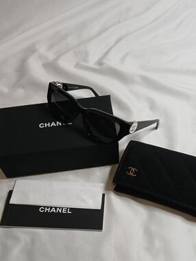 CHANEL Black Cat-Eye Sunglasses with White/Silver CC Emblem